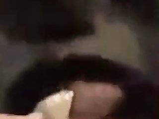 كان يشمها باستم ا